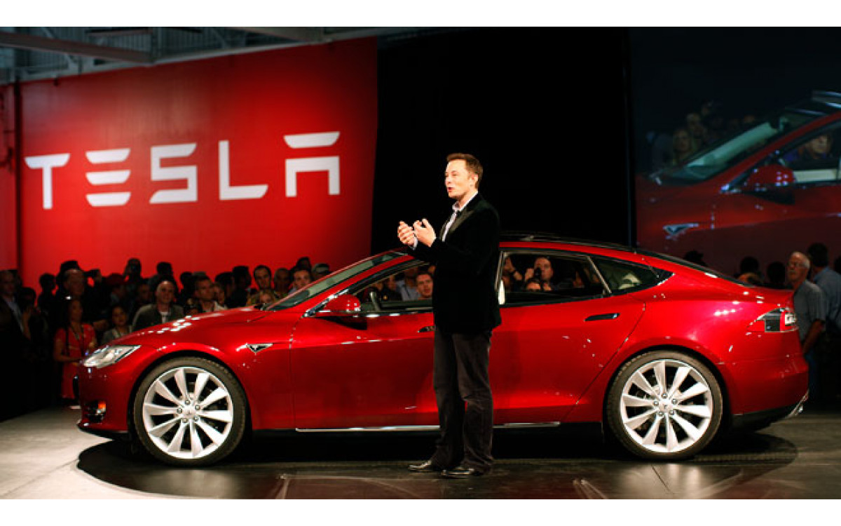 Tesla v zisku o 400% a rekord v počte vyrobených áut.